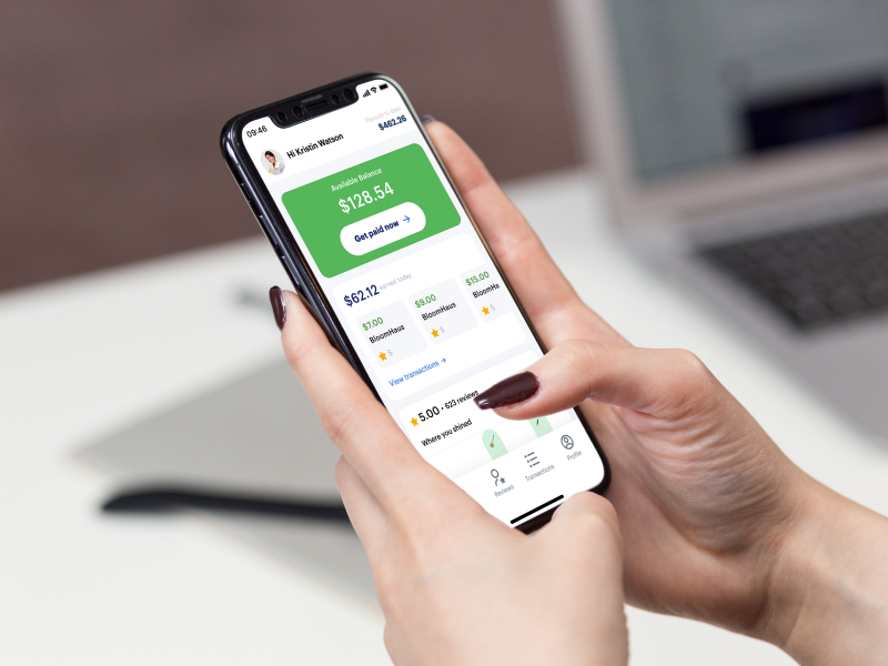 hotel employee using digital tipping app