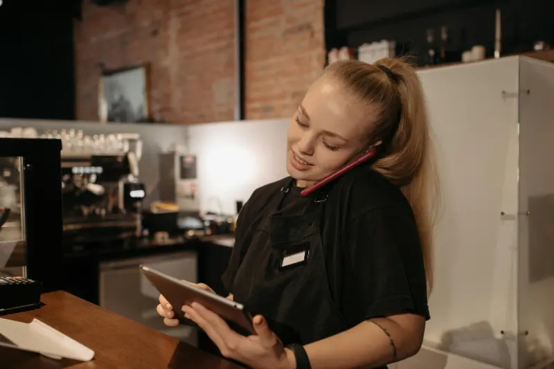 restaurant employee who participates in a tip pool