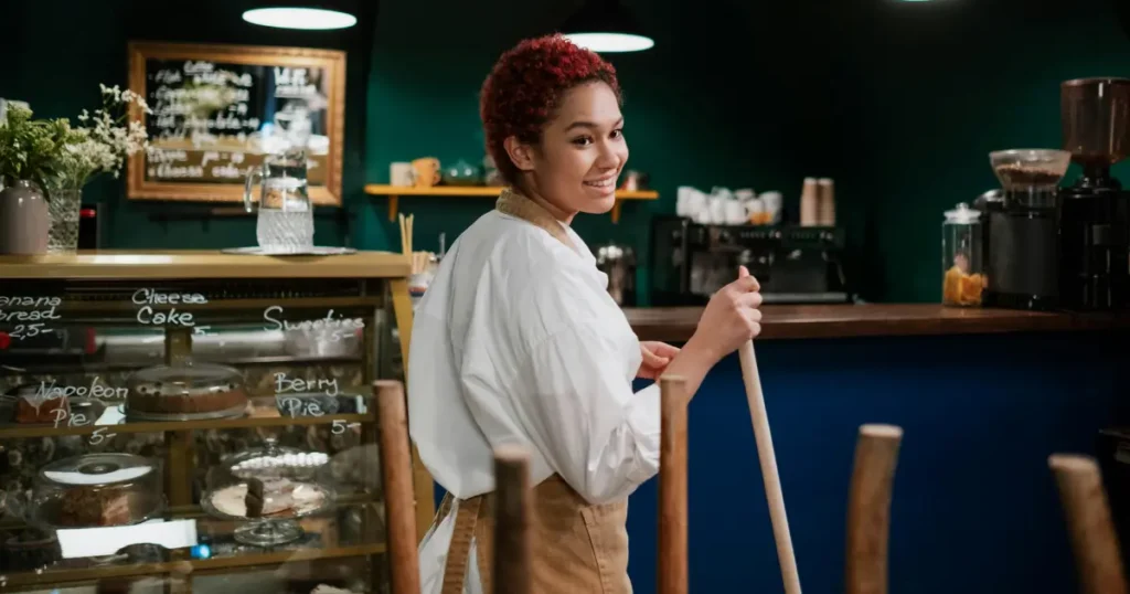 paying tips to employees